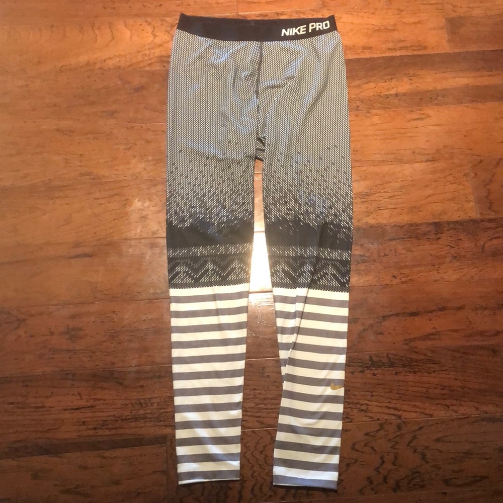Full length women’s Nike tights, size large